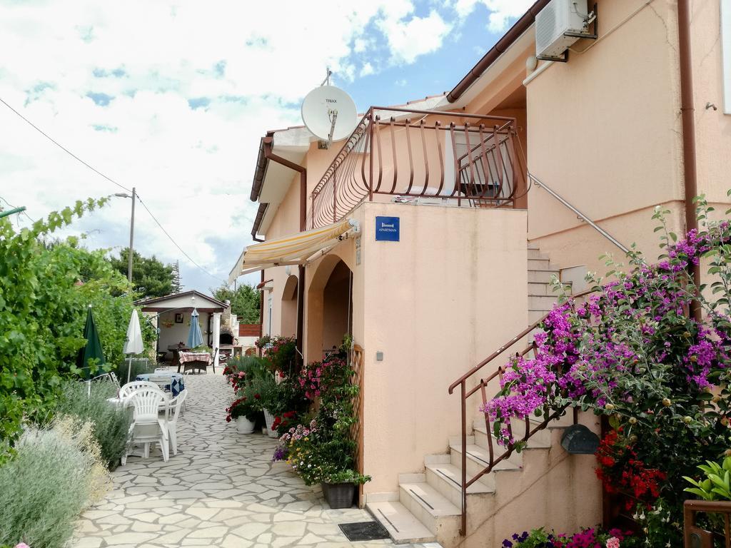 Apartments Bardak Ližnjan Extérieur photo